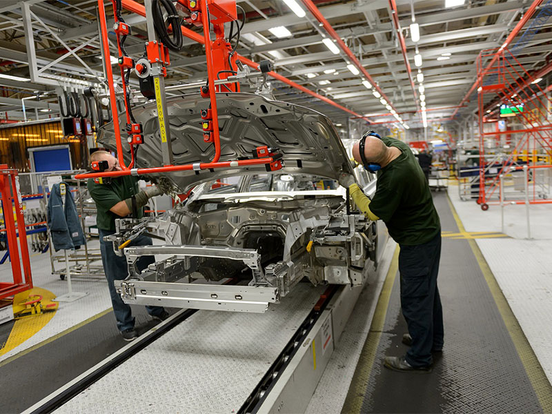 "جاكوار لاند روڤر" تسرّع تحوّلها الكهربائي...  XJ ستكون أول سيارة كهربائية جديدة يتم إنتاجها